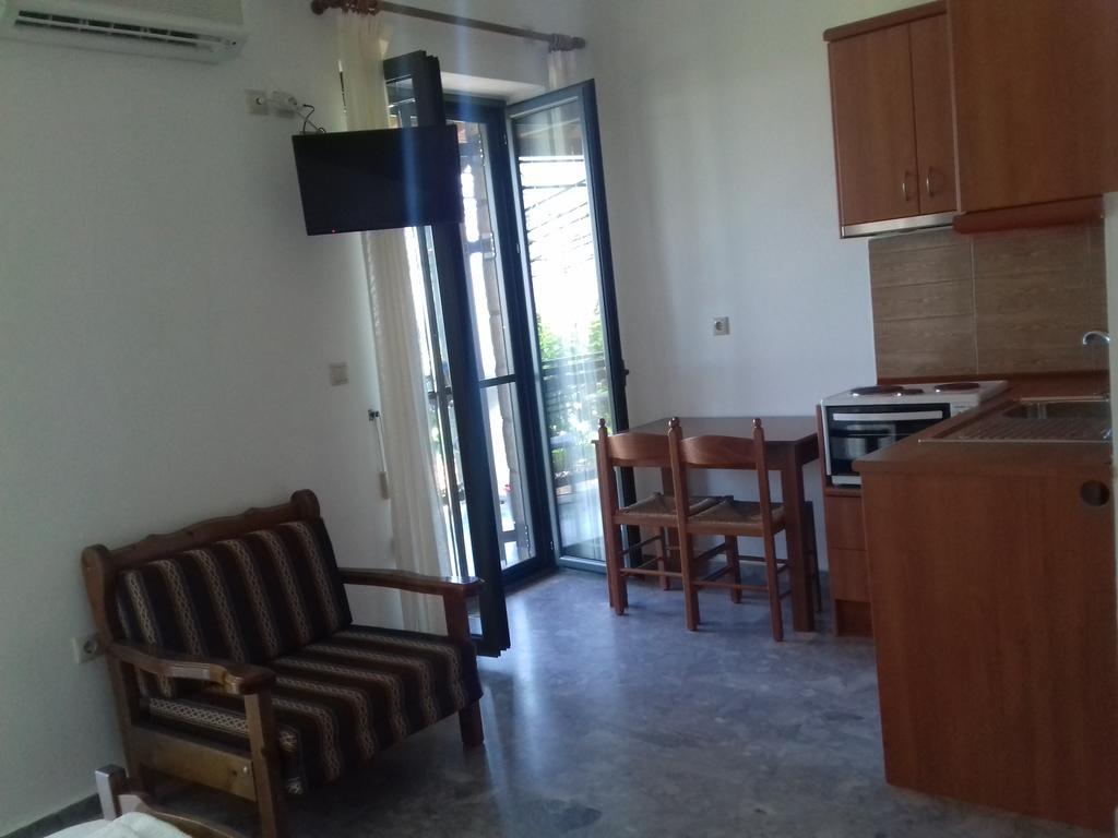 Ouranias Studios كارداميلي المظهر الخارجي الصورة
